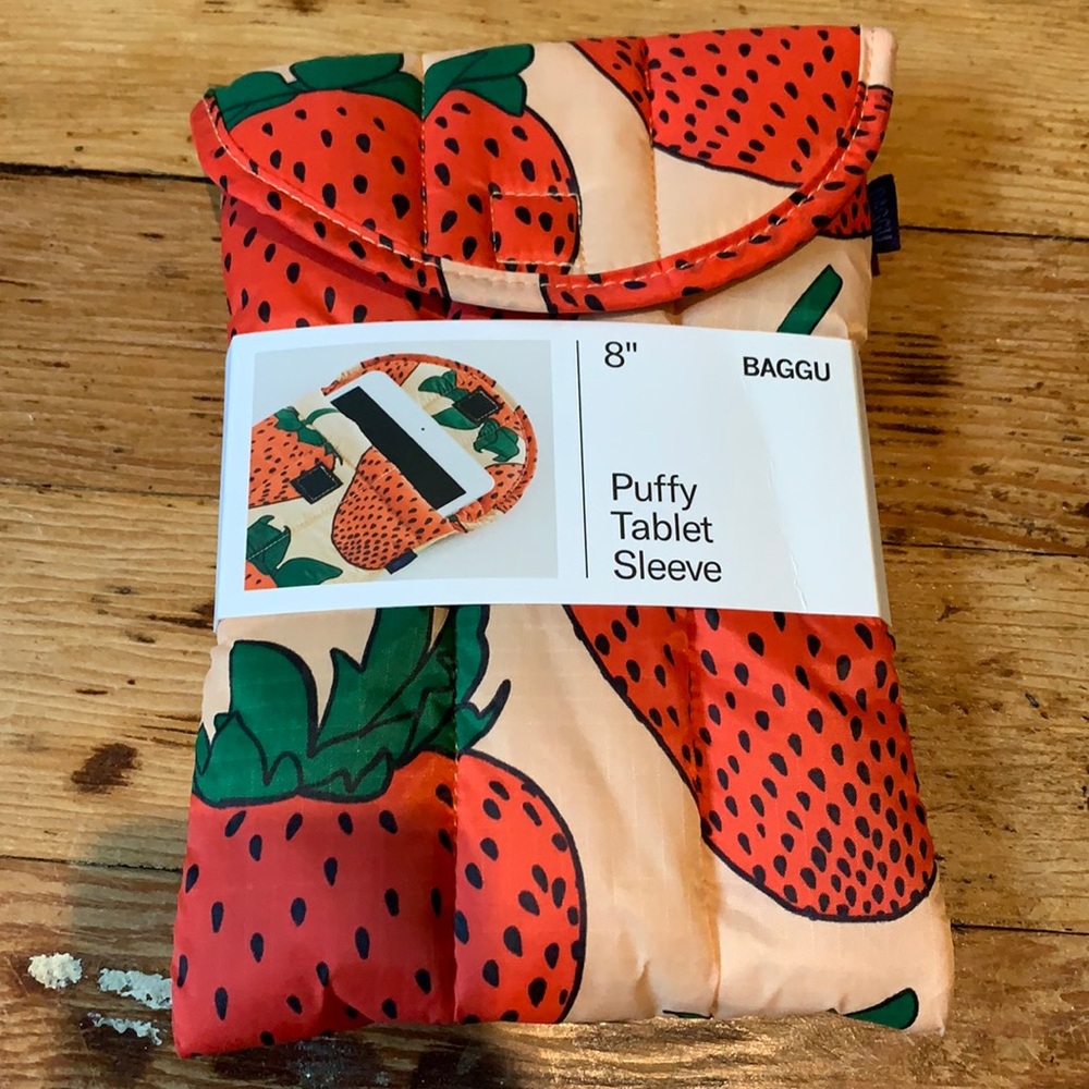 Baggu - Strawberries tablet sleeve